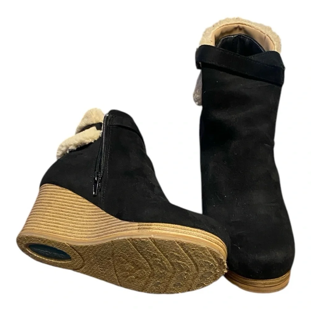 Cheeks Fit Body Black Wedge Ankle Boots Size 7